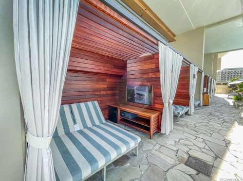 2139 Kuhio Ave, Honolulu HI  96815-2378 exterior