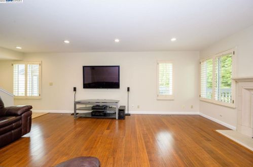 20471 Waterford Pl, Hayward, CA 94552-3751