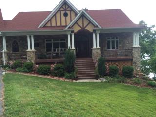 1256 Moon Ridge Ln, Goodview, VA 24095-3312