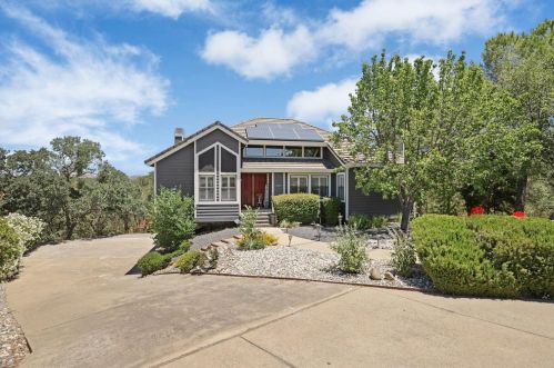 389 Oakridge Ct, Valley Springs, CA 95252-9362