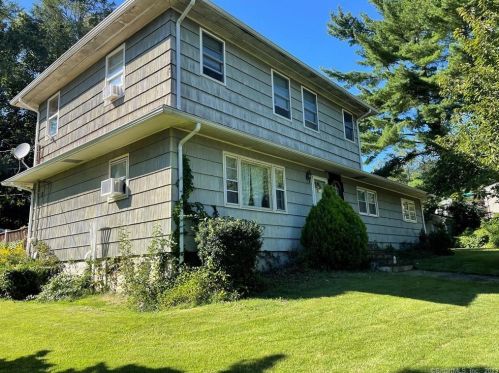 71 Saginaw Trl, Huntington, CT 06484-4956