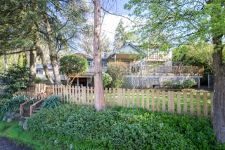 1843 Moss St, Portland OR  97219-2608 exterior