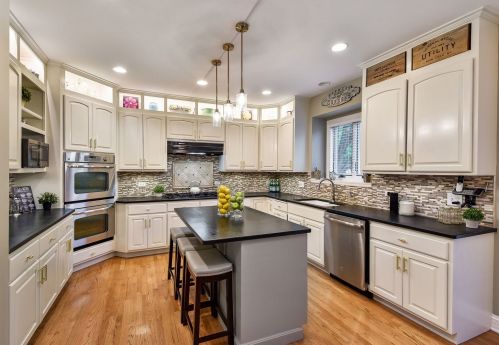 2161 Brookwood Dr, South Elgin, IL 60177-3235