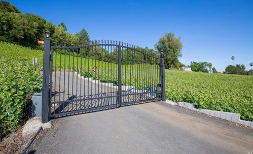 10520 Wohler Rd, Healdsburg, CA 95448-9393