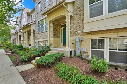 910 Indigo Ct, Hanover Park, IL 60133-3675