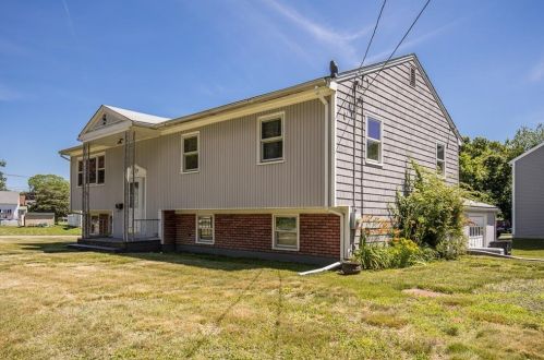 70 Mill St, Tiverton, RI 02878-1241