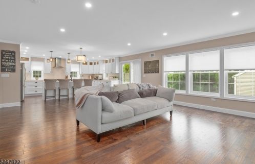 10 Grant Ave, Nutley, NJ 07110-1905