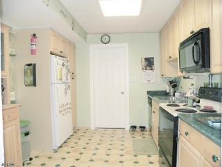 111 Bucknell Trl, Hopatcong, NJ 07843-1716