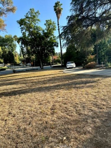 5161 Victoria Ave, Riverside CA  92506-1564 exterior