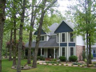 221 Country Club Dr, Marshfield, MO 65706-9313
