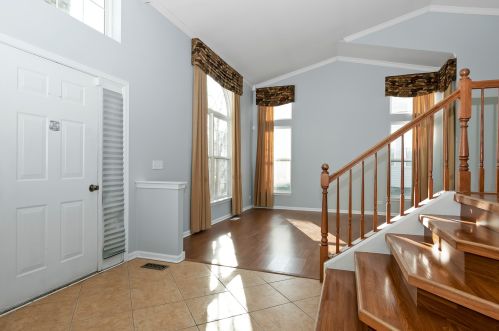 1010 Eagle Point Dr, Matteson, IL 60443-2375