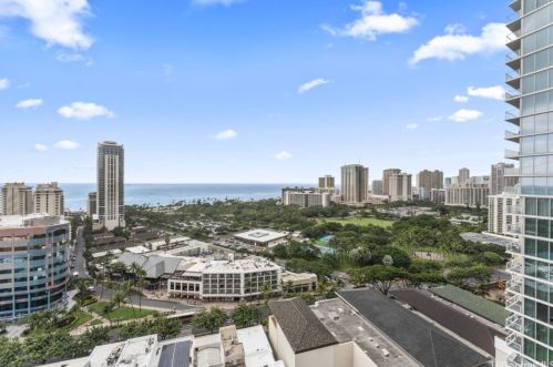 2139 Kuhio Ave, Honolulu HI  96815-2378 exterior