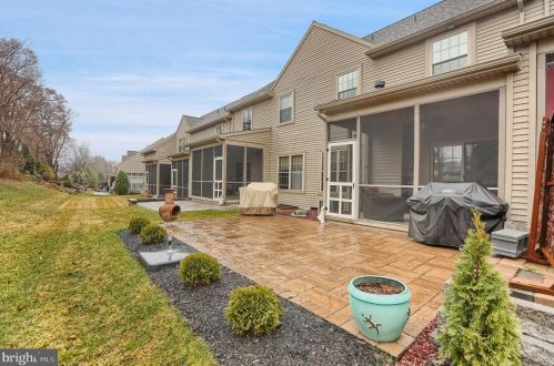 1128 Day Star Dr, Harrisburg, PA 17111-3741