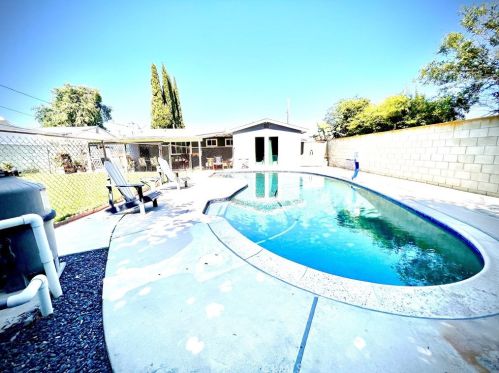 11641 Mossler St, Anaheim CA  92804-6741 exterior