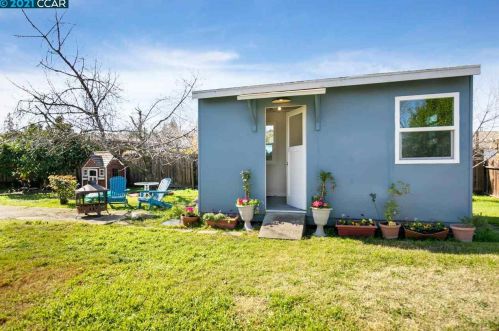 1829 Noemi Dr, Concord CA  94519-1445 exterior