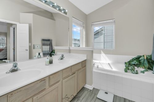 1504 Schoenherr Ave, Lemont IL  60490-3208 exterior