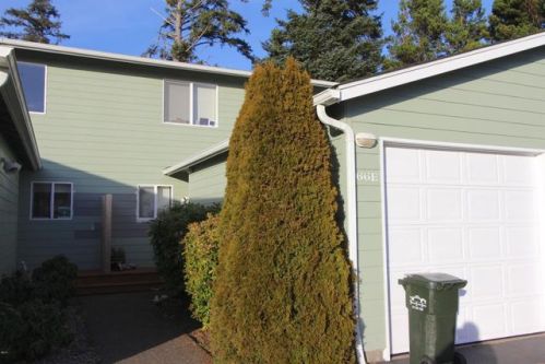 66 33rd Pl, Newport, OR 97365-1627