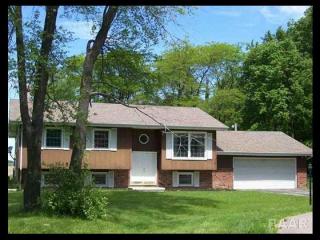 3801 Sunset Dr, Pekin, IL 61554-8676