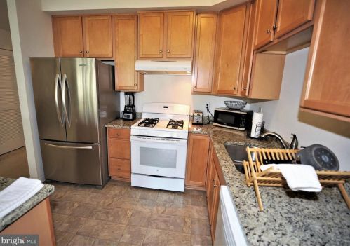 27 Sundance Dr, Trenton NJ  08619-3968 exterior