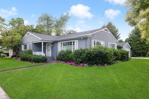 90 Upton Ave, Providence, RI 02906-4641