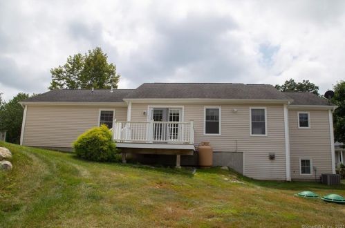 48 Fairway Dr, Colchester CT  06415-1023 exterior