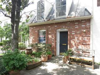 2663 Marilee Ln, Houston TX  77057-4205 exterior