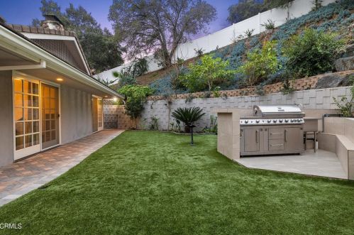 3333 Country Club Dr, Glendale CA  91208-1717 exterior