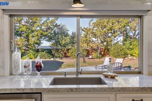 950 Alden Ln, Livermore, CA 94550-6308