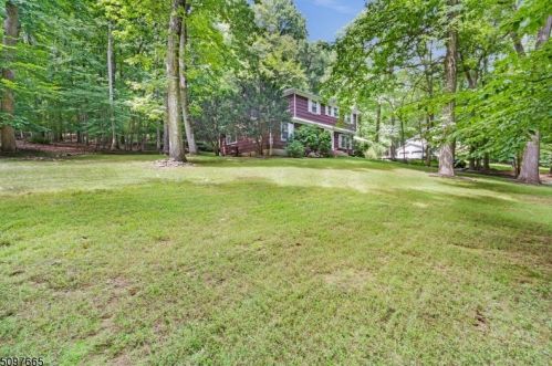 18 Fox Chase Rd, Chester, NJ 07930-2915