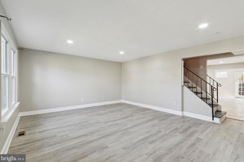 33 Villanova Ct, Erial, NJ 08081-1956