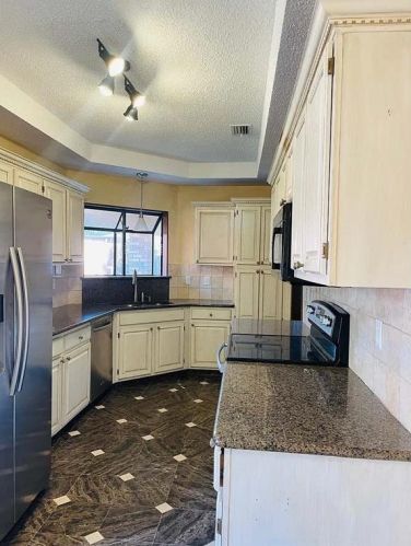 2810 Country Villa Cir, Carrollton TX  75006-4777 exterior