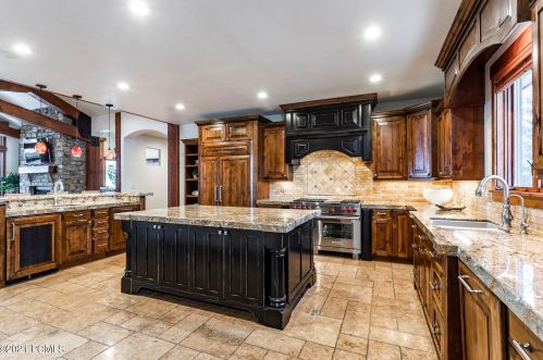 6050 Mtn Rnch Dr, Park City UT 84098-6177 exterior