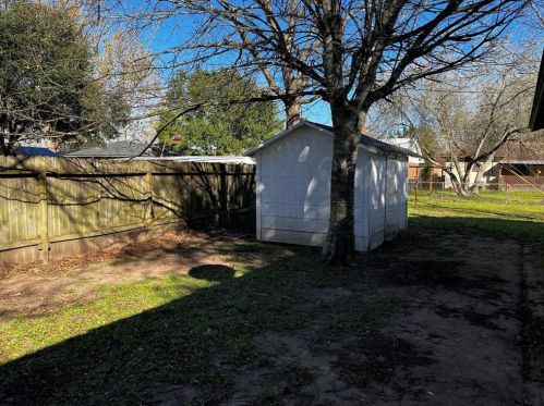 114 Irwin Dr, Columbus, TX 78934-2704