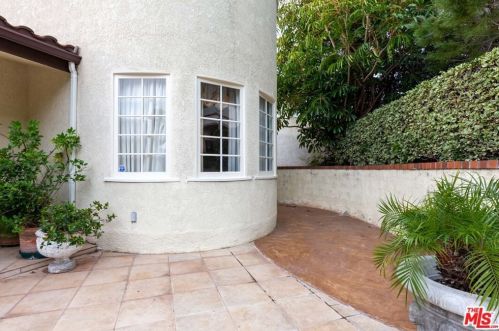 3334 Oakmont Vw Dr, Glendale CA  91208-1158 exterior
