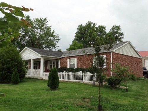 319 1st Ave, Baxter, TN 38544-4413