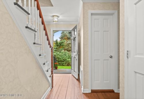 16 Intervale Pl, Greenwich CT  06830-6326 exterior