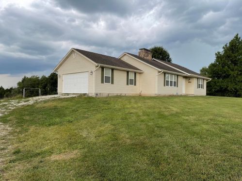9215 Longview Dr, Dittmer, MO 63023-2747
