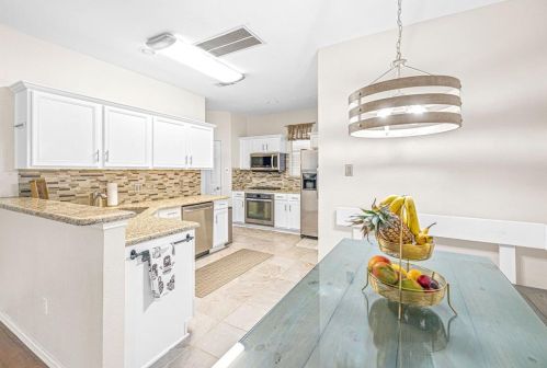 1905 Kerr Ct, Carrollton TX 75010-3208 exterior