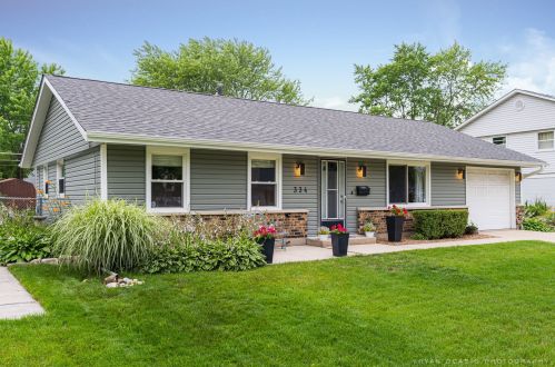 334 Brunswick Ct, Streamwood, IL 60107-3018