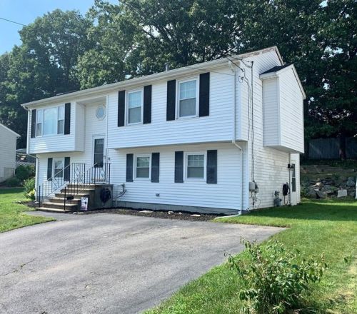 21 Lawnacre Dr, Providence, RI 02911-1535