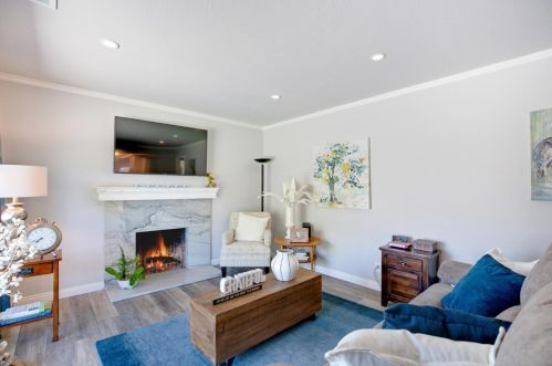 986 Broadleaf Ln, San Jose, CA 95128-1303