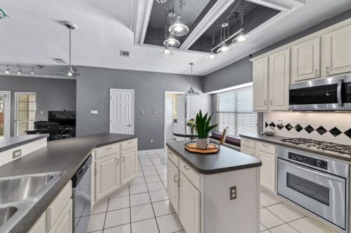 2311 Norwich Dr, Carrollton TX 75006-2632 exterior