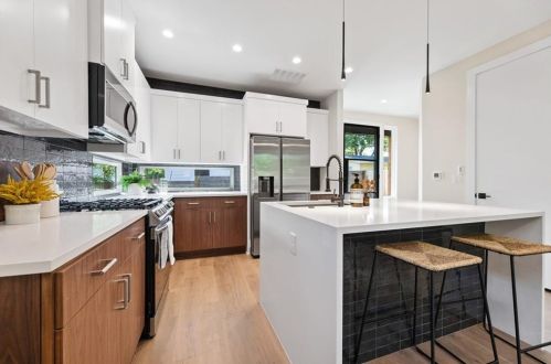 1803 Deloney St, Austin, TX 78721-1113