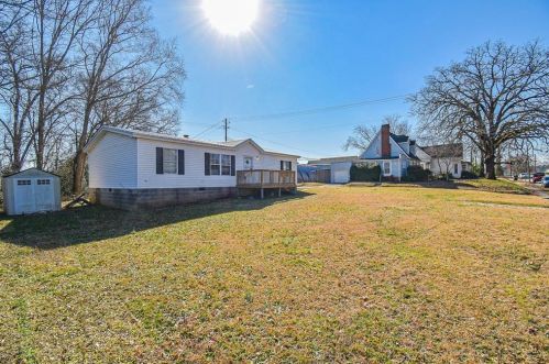 125 Tallulah St, Toccoa, GA 30577-2376