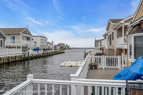 211 Canal Ln, Lavallette NJ  08735-1604 exterior