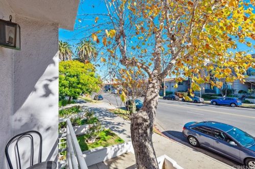 4619 Kester Ave, Van Nuys CA  91403-2551 exterior