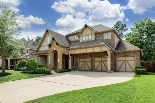 1013 Cedar Forest Dr, Conroe, TX 77384-3509