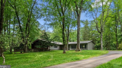 69 Bayberry Rd, Princeton NJ  08540-7418 exterior