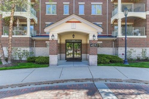 425 Village Grn, Half Day, IL 60069-3097