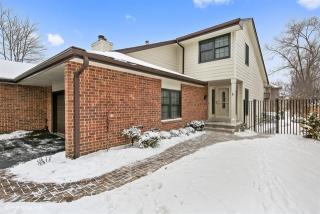 232 Grant Vlg, Oak Brook, IL 60521-4985